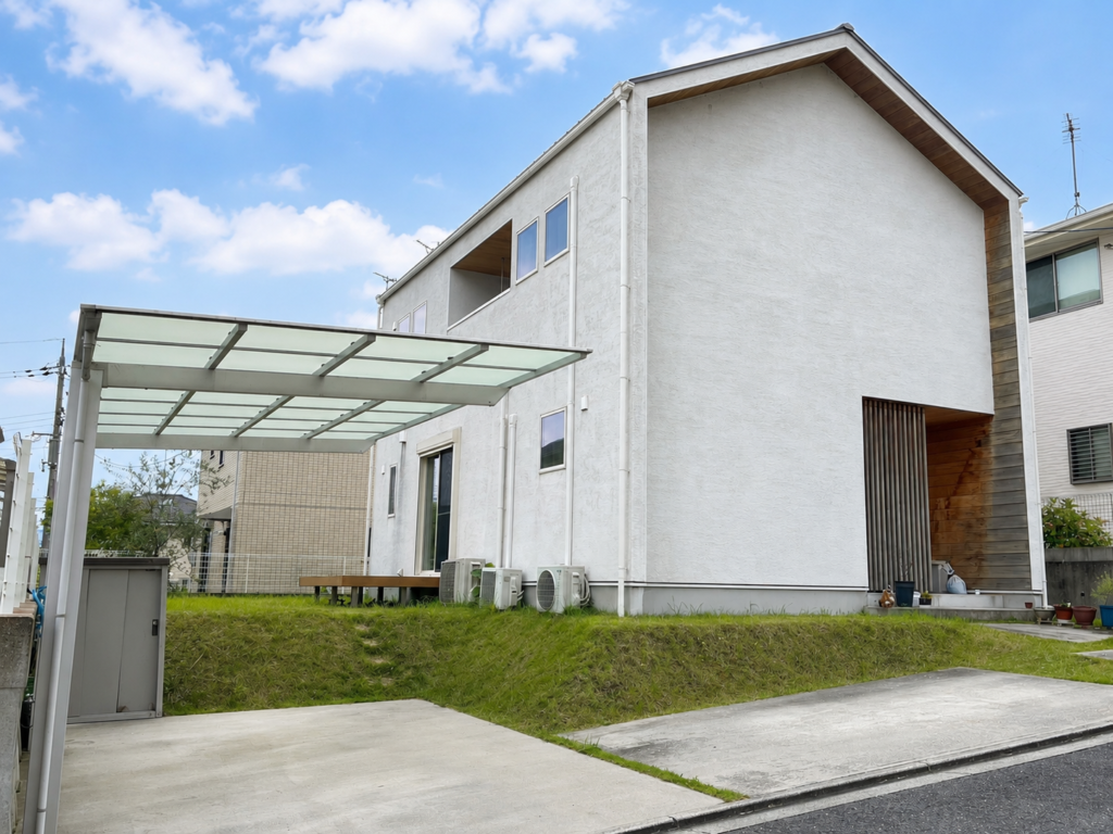 五條市 なつみ台２丁目（大和二見駅） 2階建 ４ＬＤＫ