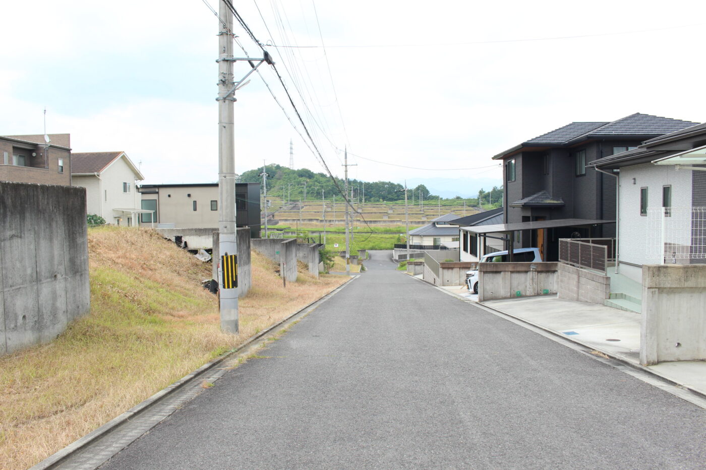 五條市 なつみ台２丁目（大和二見駅） 2階建 ４ＬＤＫ