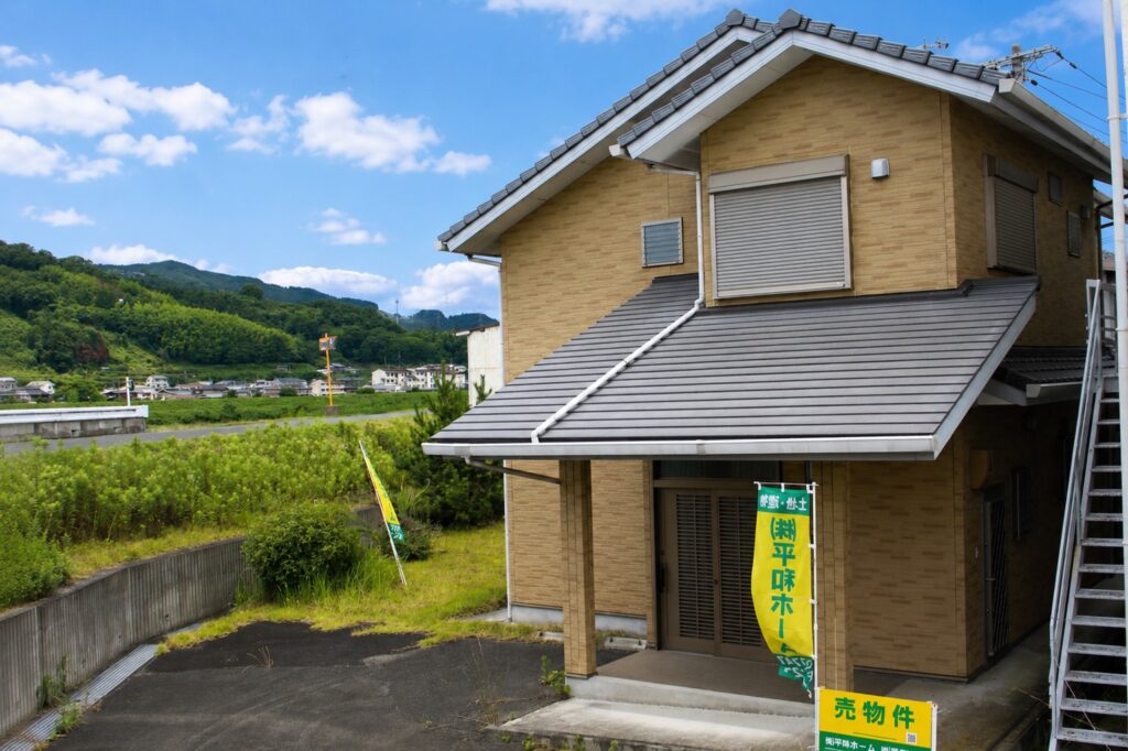 橋本市 東家５丁目（橋本駅） 2階建 ３ＬＤＫ